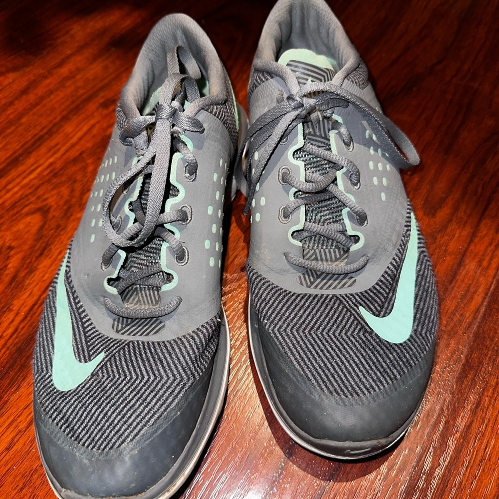 Nike Women’s Gray and Mint Athletic Shoes (8)
